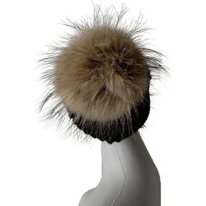 🦝 Black knitted hat with genuine leather pom pom